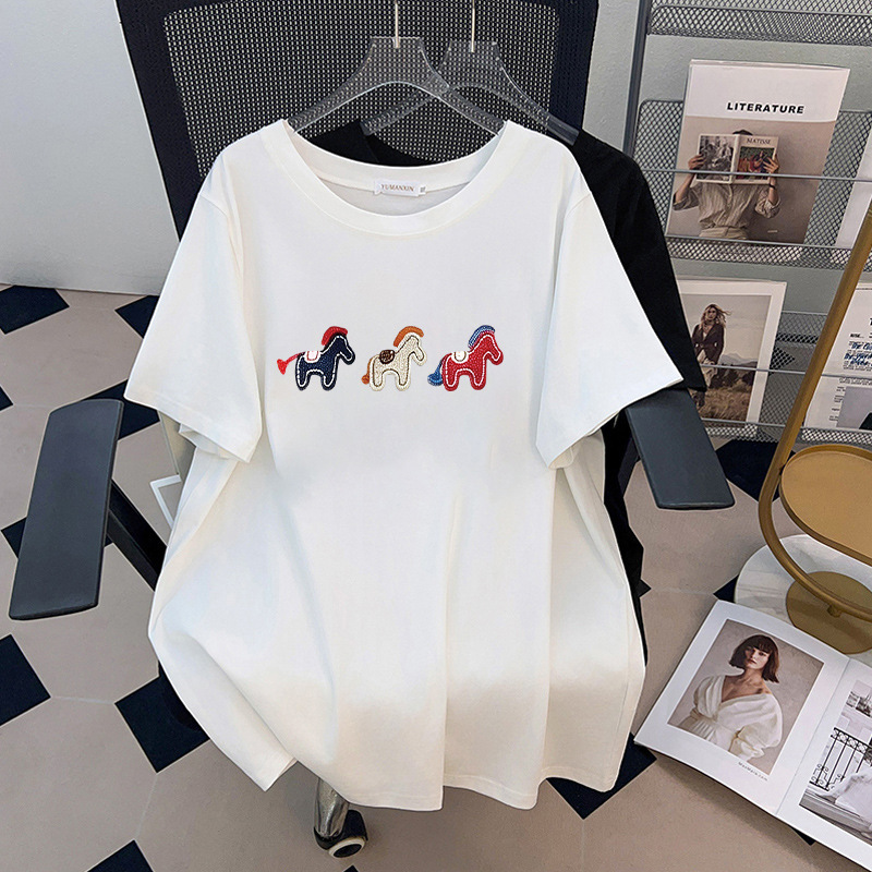 Embroidery Cotton Shirt - เสื้อยืดปักลายม้าทรงหลวม แขนสั้น คอกลม สำหรับผู้หญิงไซส์ใหญ่ 170 กก.