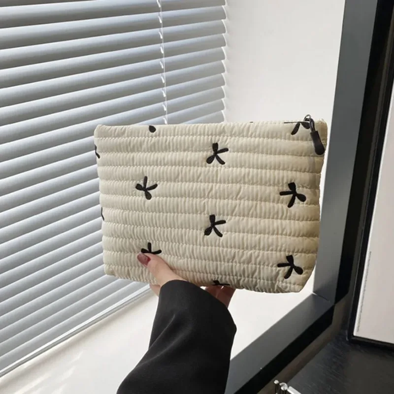 กระเป๋าเครื่องสำอางน่ารัก มีซิ - Embroidery Bag บทวิจารณ์และราคา