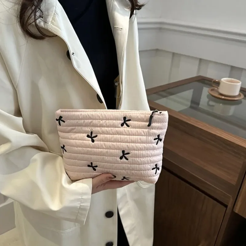 กระเป๋าเครื่องสำอางน่ารัก มีซิ - Embroidery Bag บทวิจารณ์และราคา